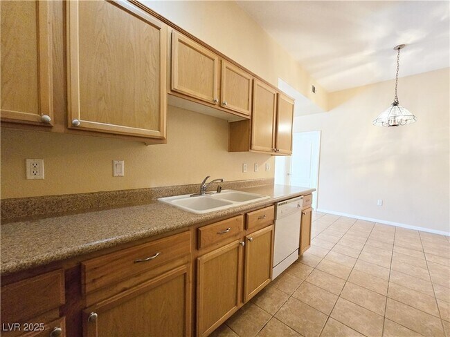 Building Photo - 3325 Cactus Shadow St