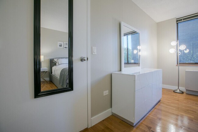 Building Photo - 58 W 91st St