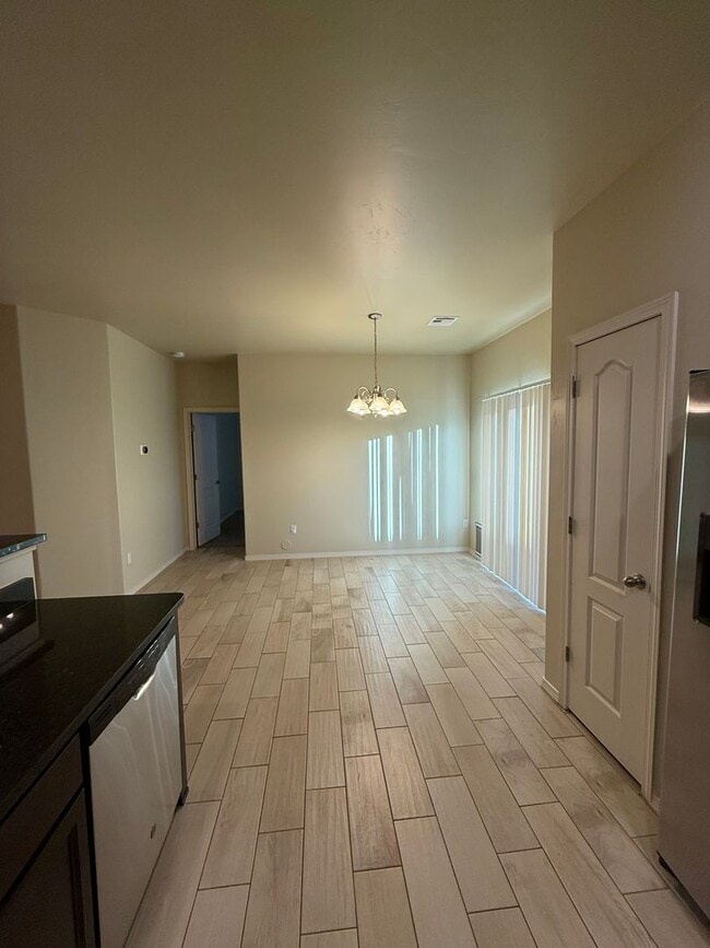 Building Photo - Charming 3BD/2.5BA with Garage in Legends West - Available Now!