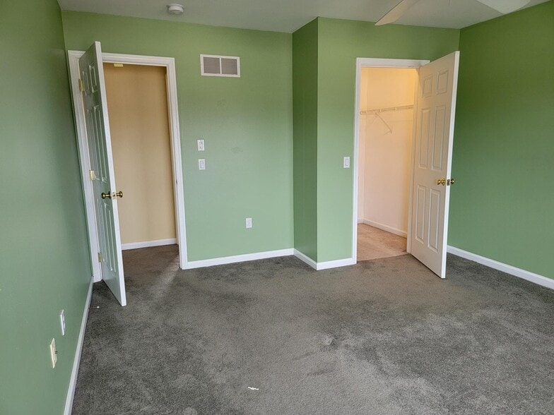 Building Photo - 2006 Greystone Dr