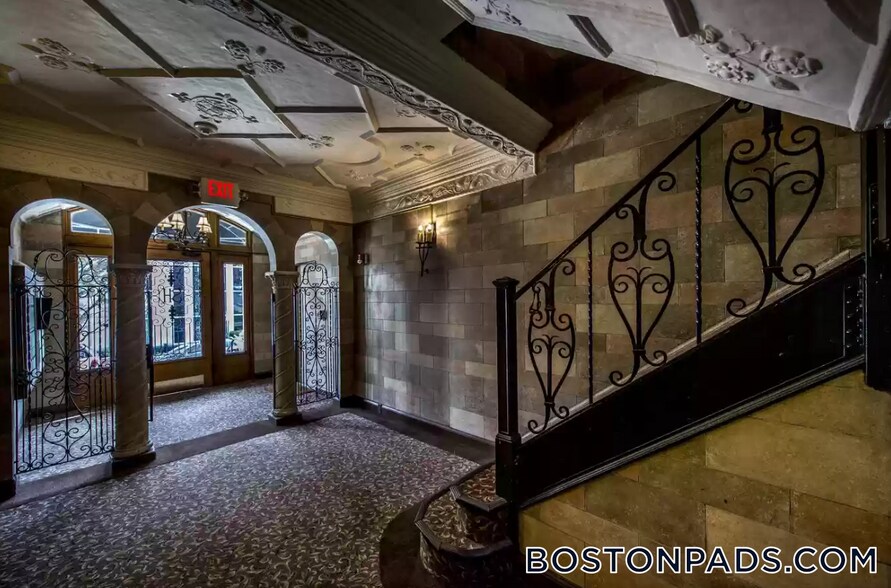 Building Photo - 2 Elmwood Ave