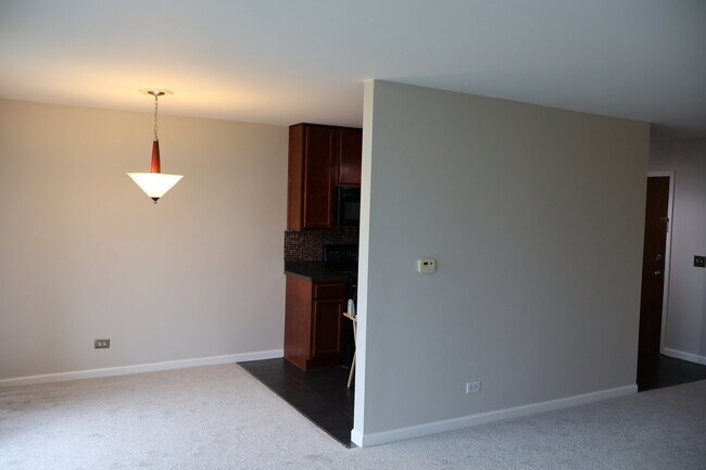 Building Photo - 6000 Oakwood Dr