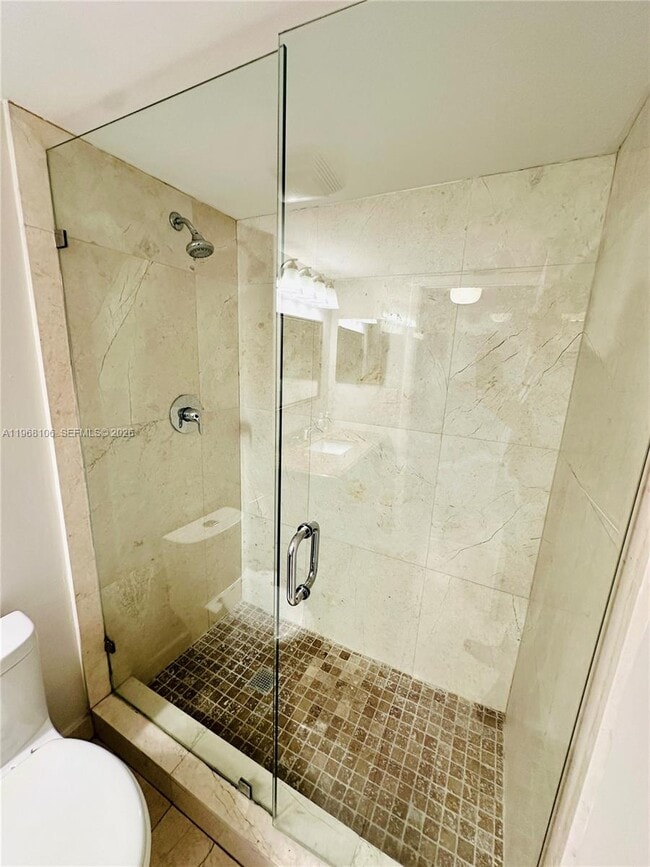 Building Photo - 2555 Collins Ave