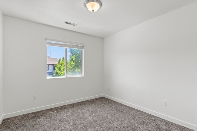 Bed #2 - 2668 Cottonwood Dr