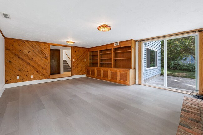 Building Photo - Beautiful 5-Bedroom close to Greenbluff. Mead/Mt Spokane District