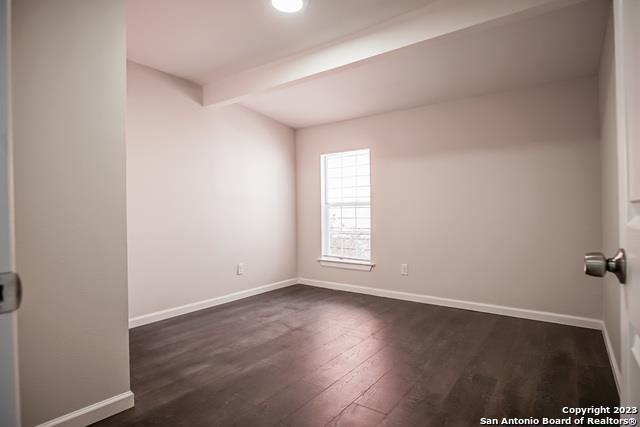 Building Photo - 303 Victor St