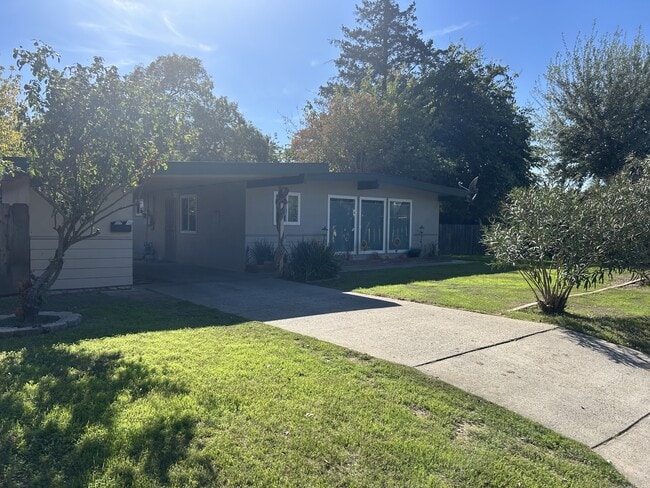 Primary Photo - 402 Helen Ave