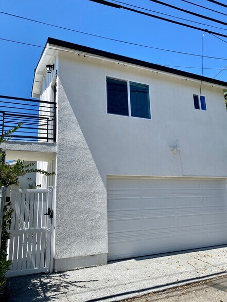 Gate Entrance & Garage - 2730 S Barrington Ave