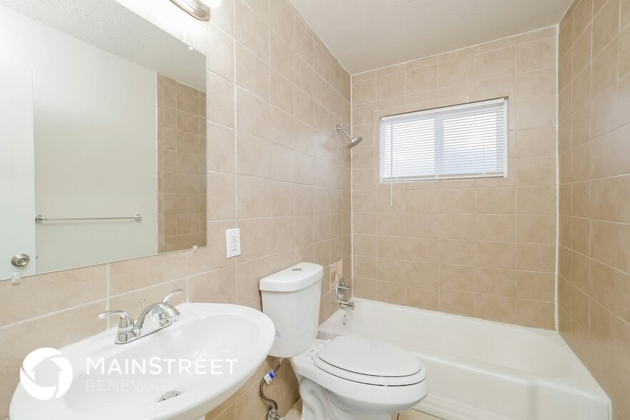 Building Photo - 513 Melrose St