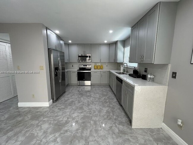 Building Photo - 2101 Bayberry Dr