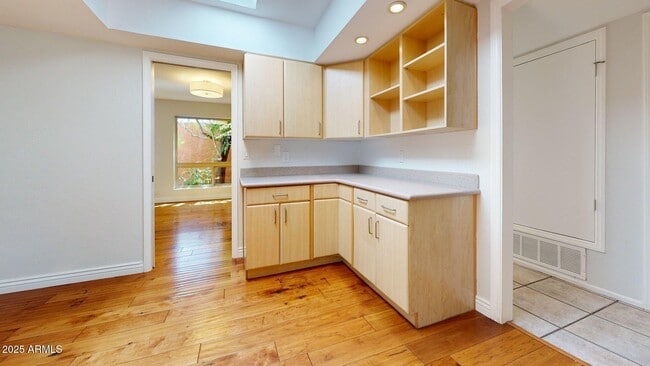 Building Photo - 2534 S Grandview Ave