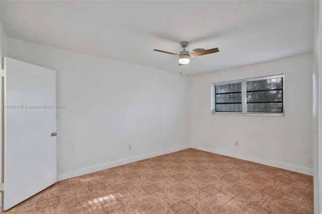 Building Photo - 16980 N Miami Ave