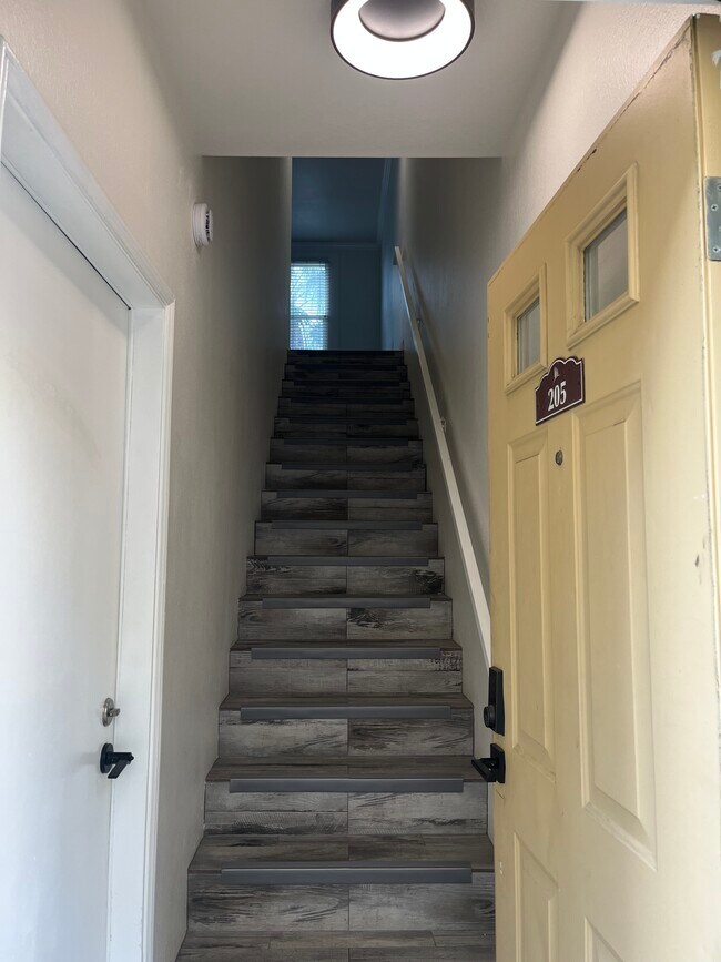 Building Photo - 5260 Premiere Hls Dr