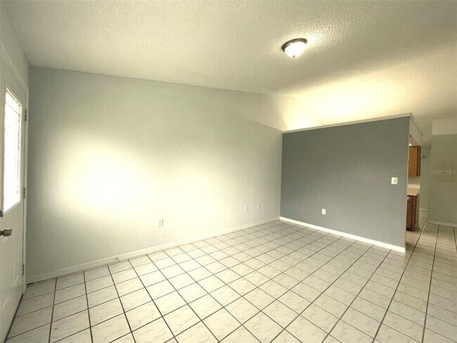 Building Photo - 1056 S Buena Vista Dr