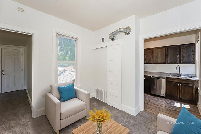 Building Photo - 1115 1/2 4th Street NE