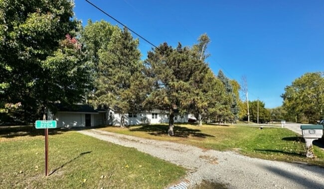 Building Photo - 2202 Sunny Ln