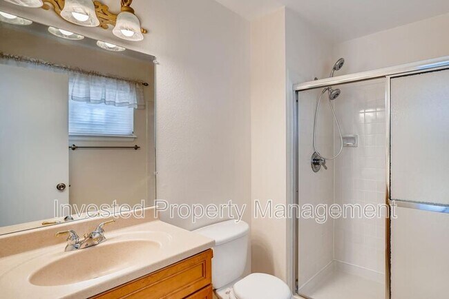 Building Photo - 16643 E Kent Dr