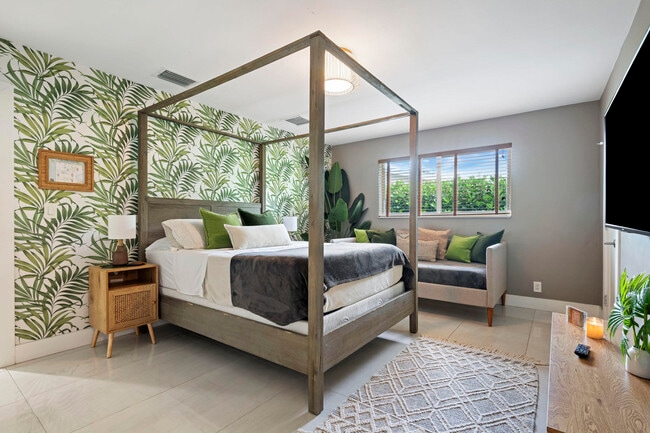 Building Photo - 2112 NE 32nd Ave