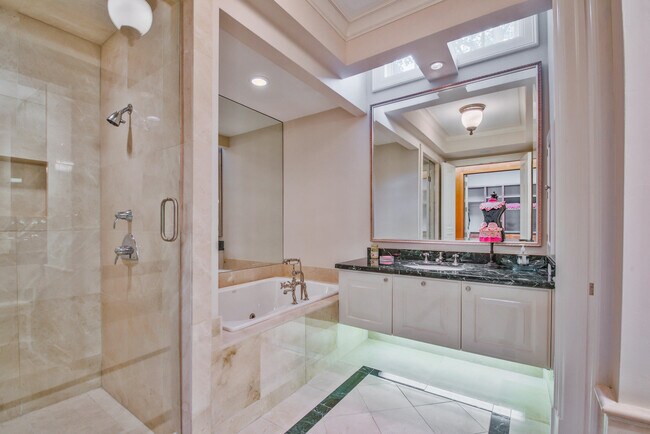 Building Photo - 200 Aspen Rd