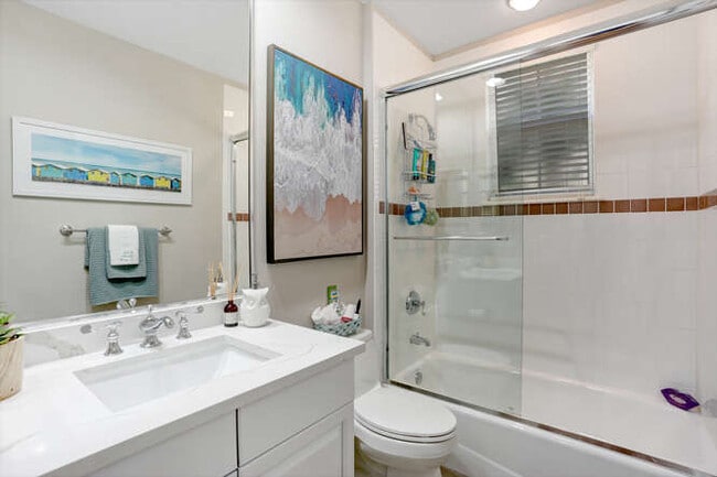 Building Photo - 2847 Tiburon Blvd E