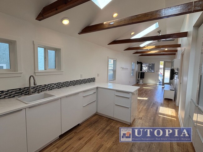 Building Photo - Charming, Sun-Filled 2BD/1BA Home on Quiet...