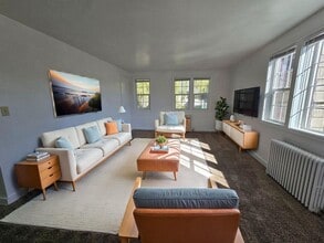 Building Photo - 447 NE Winchester St