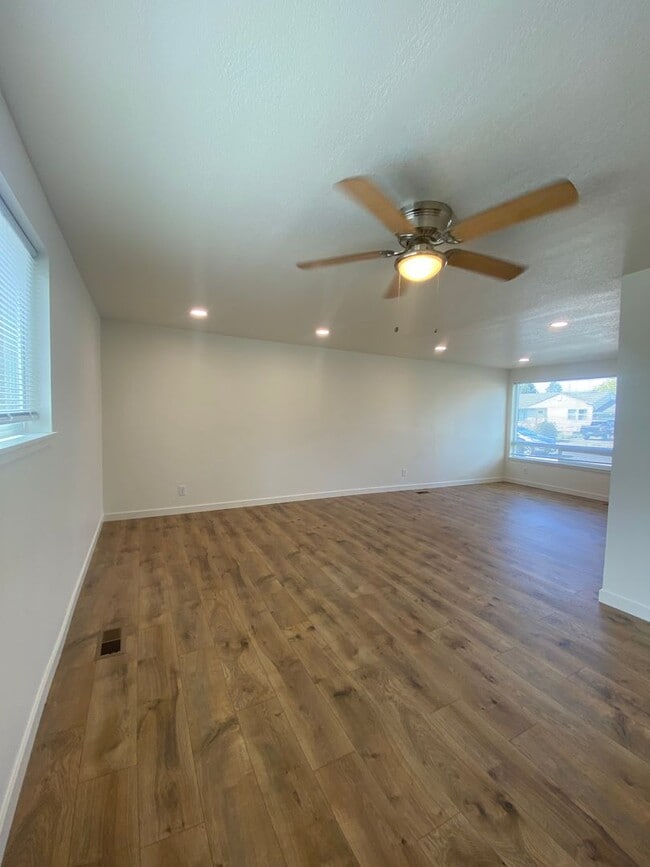 Building Photo - ? Fully Remodeled 1 Bed / 1 Bath Home Near Franklin Park ?