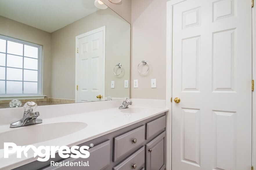 Building Photo - 5024 War Admiral Ct