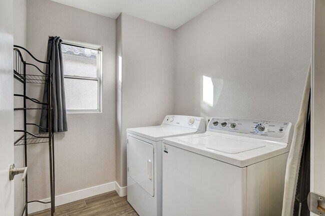 Building Photo - Totally Updated Solar Powered 4 Bedroom! Bedroom and Bath Downstairs!