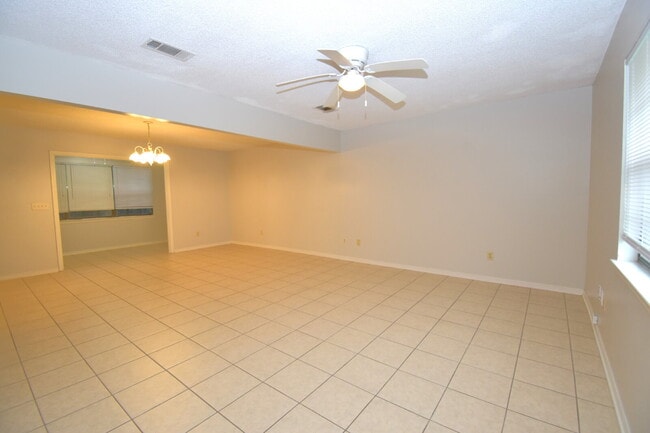 Building Photo - Charming West Pensacola Townhome – 2BR/2BA...