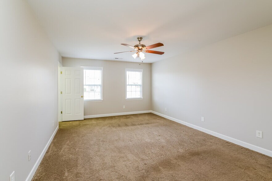 Building Photo - 213 Sedge Meadow Dr