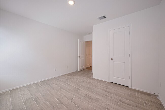 Building Photo - 9603 Fulvetta Briar Ct
