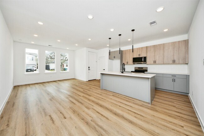 Building Photo - 5201 Fairchild St