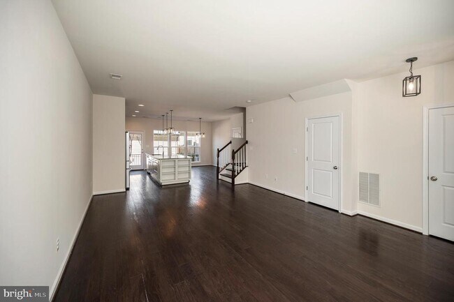 Building Photo - 208 Freesia Ln