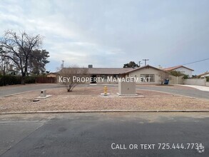 Building Photo - Spacious 5 bedroom, 2.5 bathroom home with...