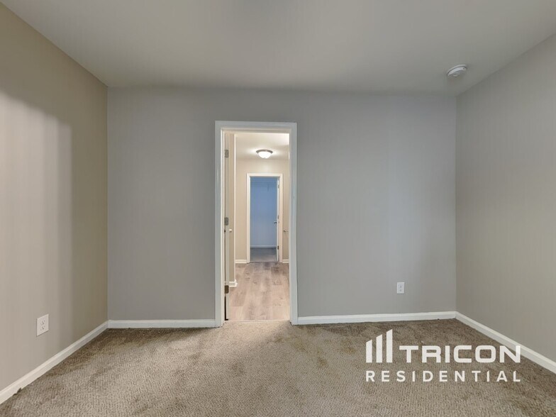 Building Photo - 419 Renown Ct