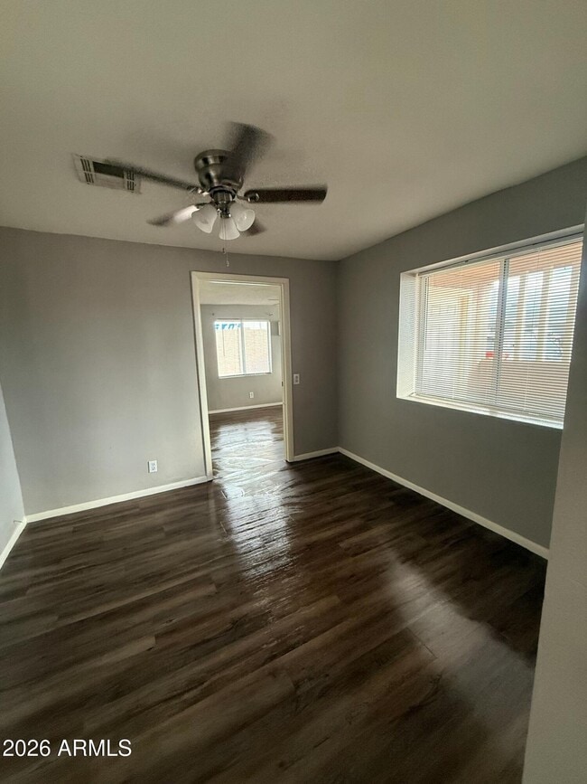 Building Photo - 102 E Ivy St