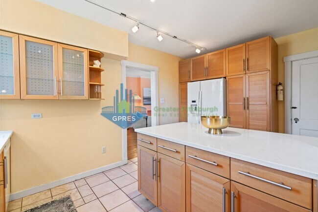 Building Photo - Spacious 3-Bedroom Home w/ Parking & Central A/C – Squirrel Hill