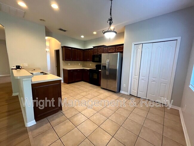 Building Photo - 7843 Foxgrove Dr