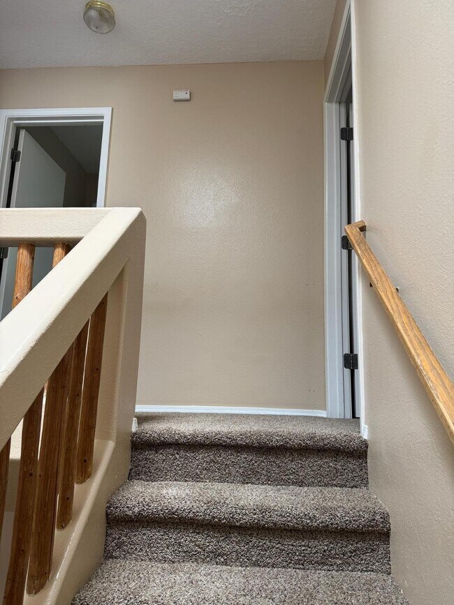Building Photo - 256 Glenridge Park Ln NE