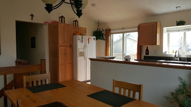 Building Photo - Wonderful 4 bedroom Home in District #20