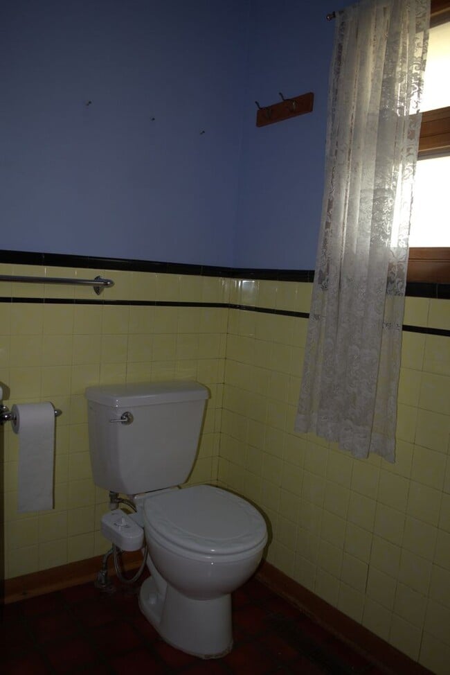 Building Photo - Marvelous 4 Bed 2.5 Bath House In Quarry H...
