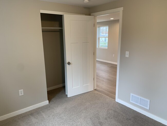 Building Photo - 34 Westview Pl