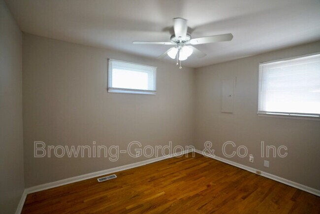 Building Photo - 2101 Eastwood Ave