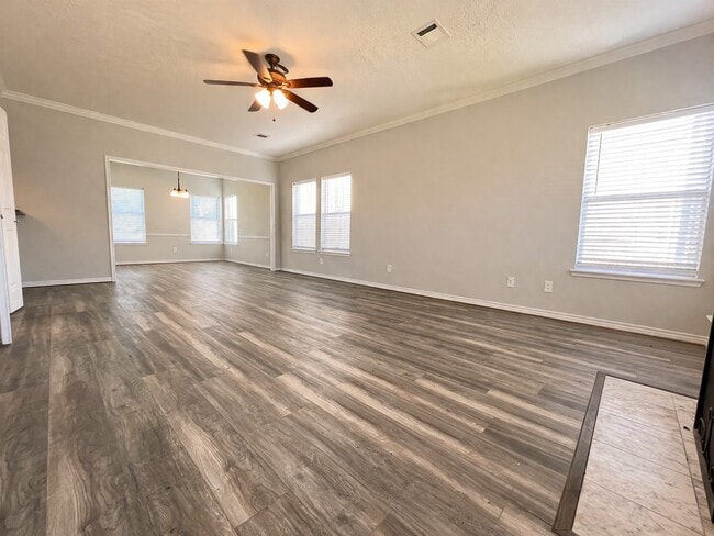 Building Photo - 16430 Elmwood Point Ln