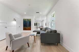 Building Photo - 3125 Paola Dr