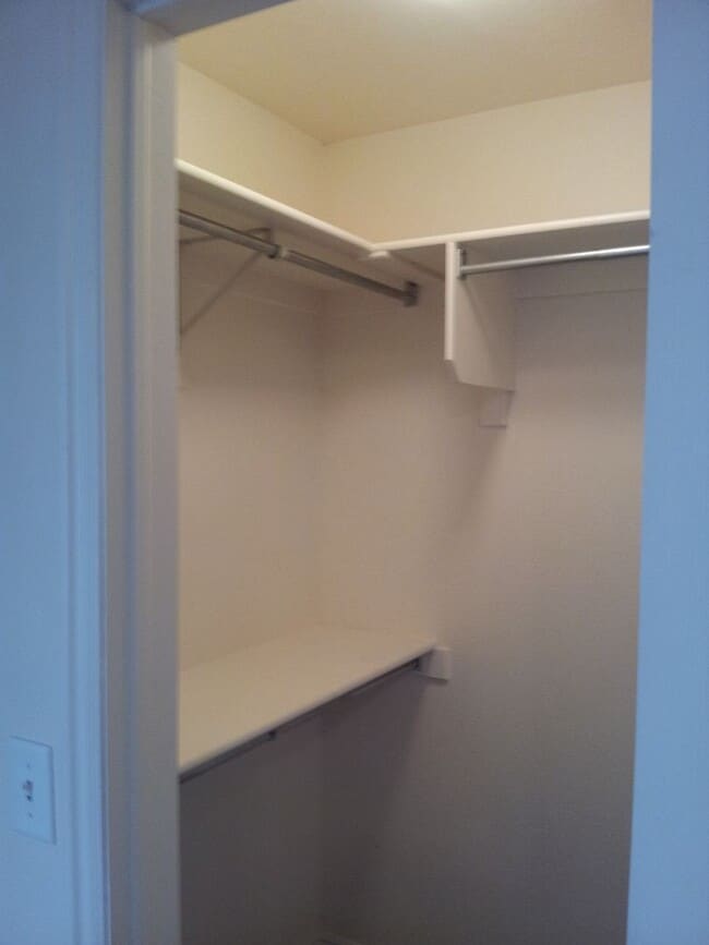 Building Photo - 3 Bed 2 bathroom house