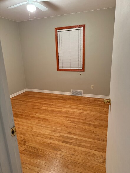 Building Photo - 2306 W 82nd Pl