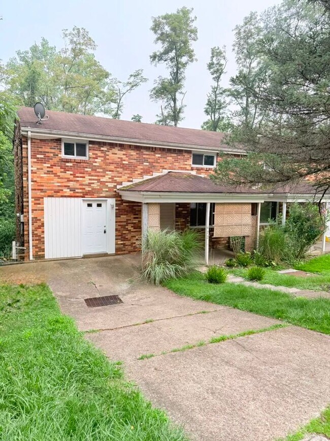 Building Photo - 472-474 Guylyn Dr