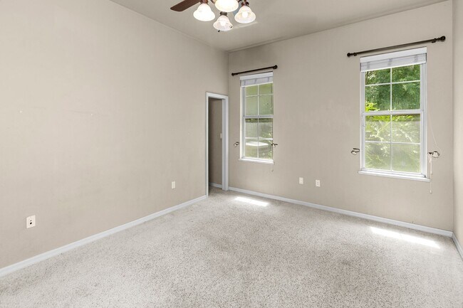Building Photo - Executive Gainesville Rental: Custom 4 Sui...